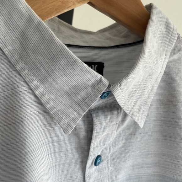 Men's Hurley Blue-to-White Gradient Shortsleeved Button Down, Size L - Picture 3 of 5